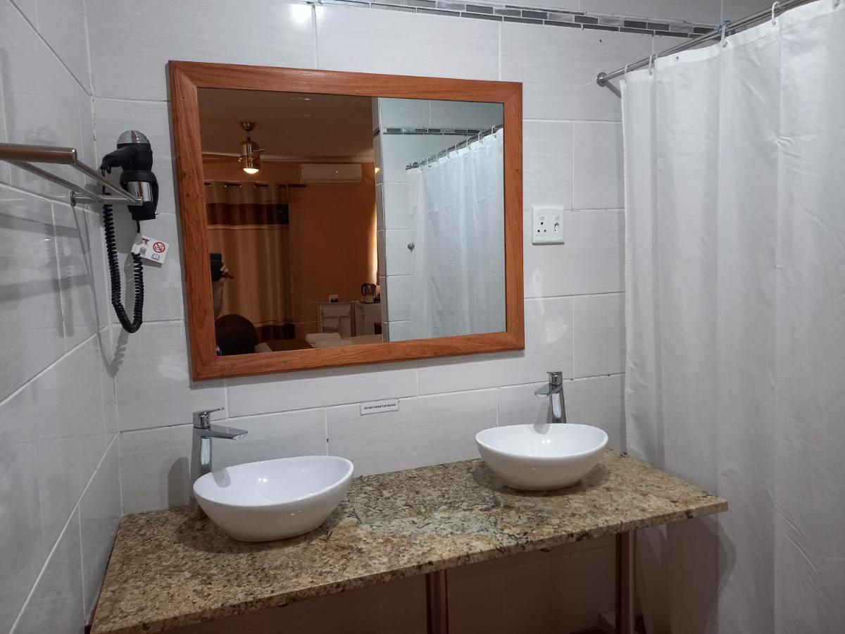 Divundu Guest House מראה חיצוני תמונה