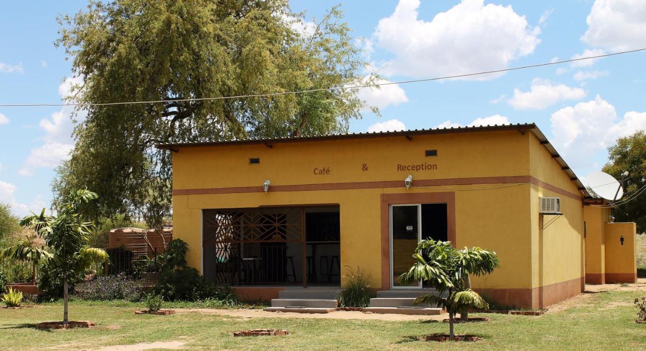 Divundu Guest House מראה חיצוני תמונה
