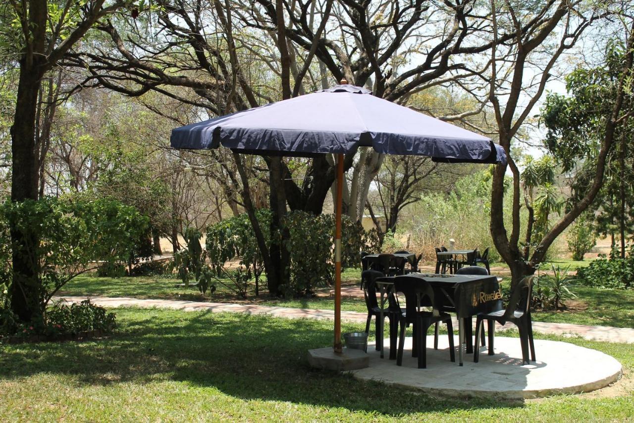 Divundu Guest House מראה חיצוני תמונה