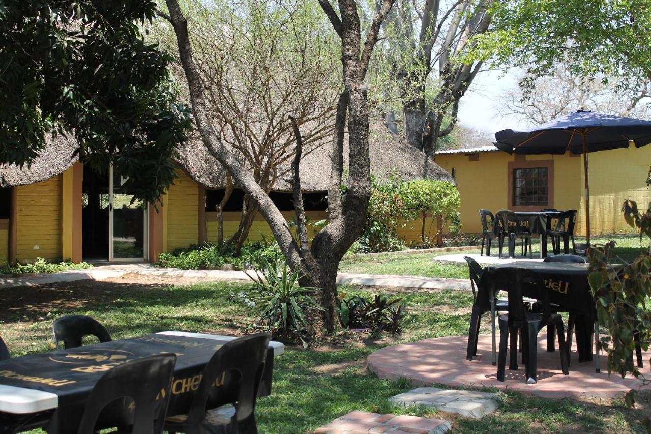 Divundu Guest House מראה חיצוני תמונה