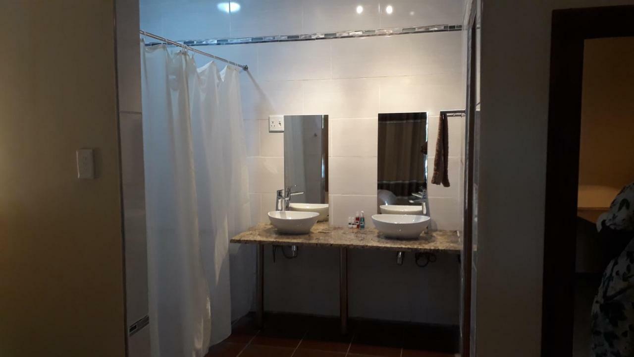 Divundu Guest House מראה חיצוני תמונה