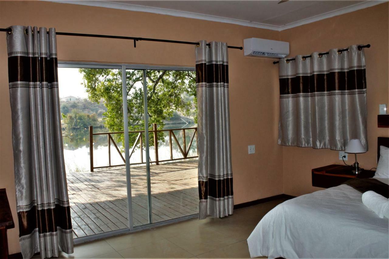 Divundu Guest House מראה חיצוני תמונה